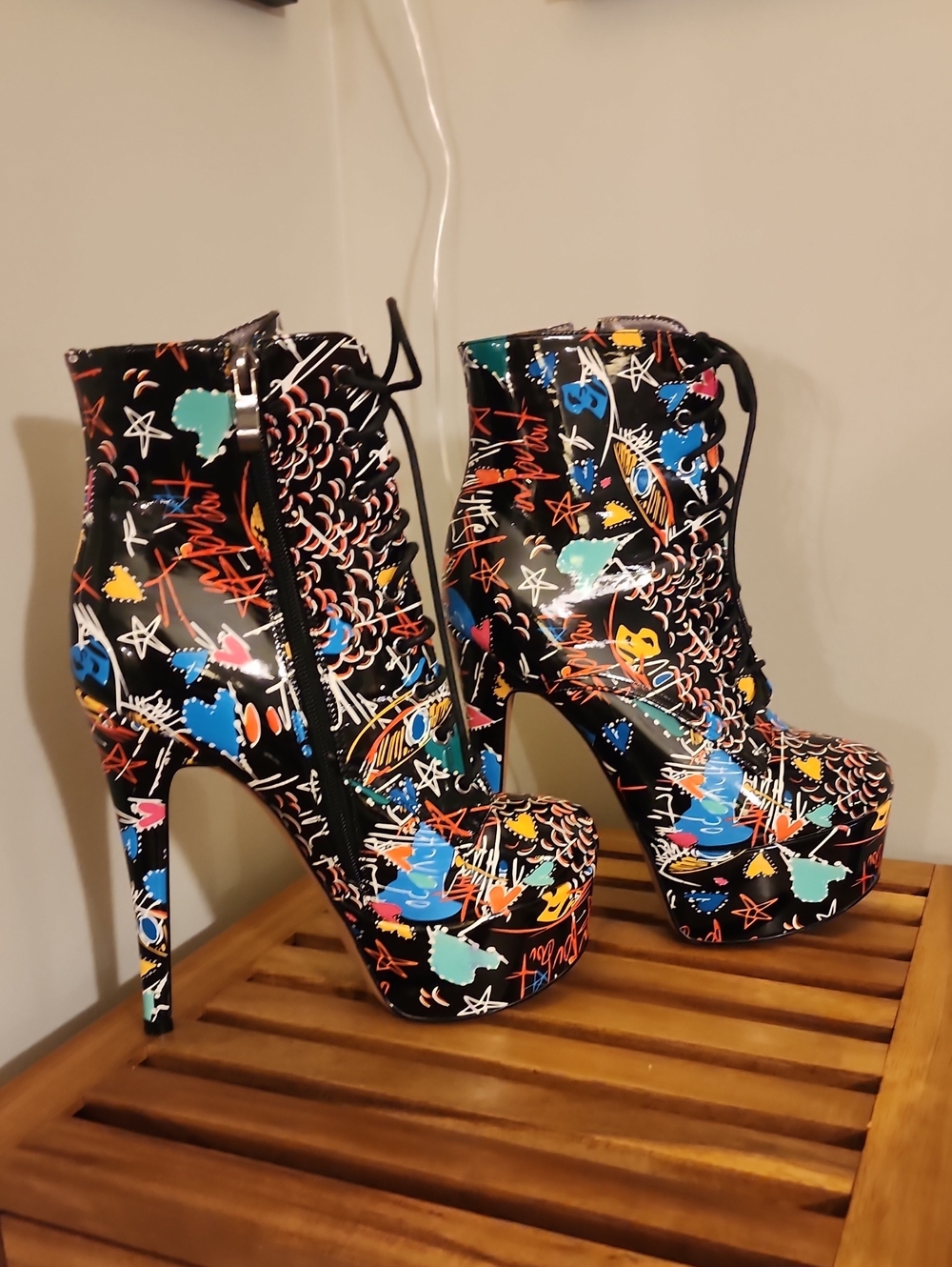 ♤♡ FREE SHIPPING ADDED Platform Graffiti Stilettos Sz 7